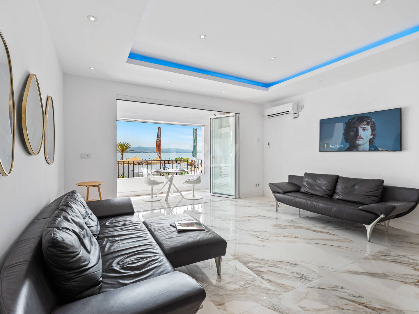 Frontline beach apartment with sea and mountain views