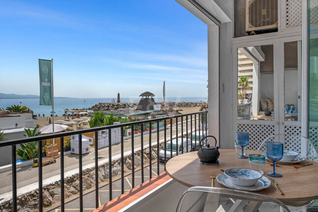 Frontline beach apartment with sea and mountain views