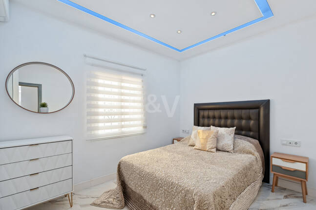 Frontline beach apartment with sea and mountain views