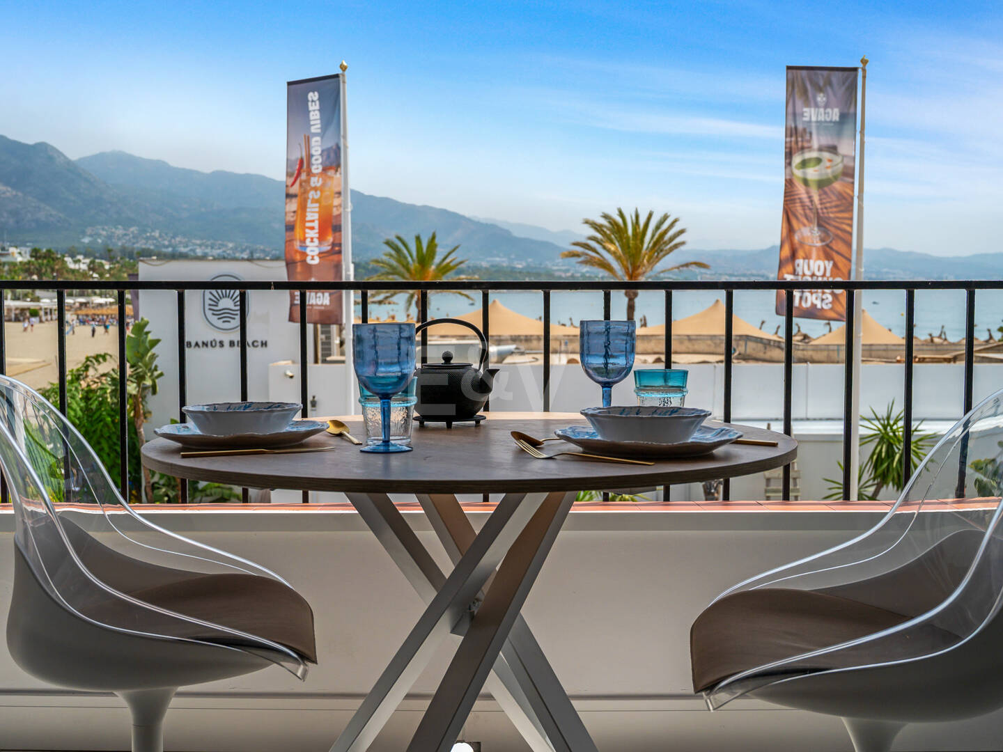 Frontline beach apartment with sea and mountain views