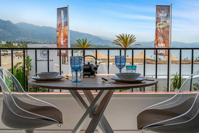 Frontline beach apartment with sea and mountain views