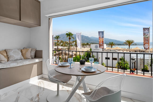 Frontline beach apartment with sea and mountain views
