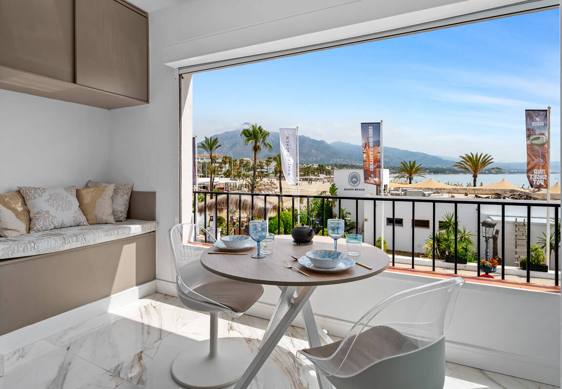 Frontline beach apartment with sea and mountain views