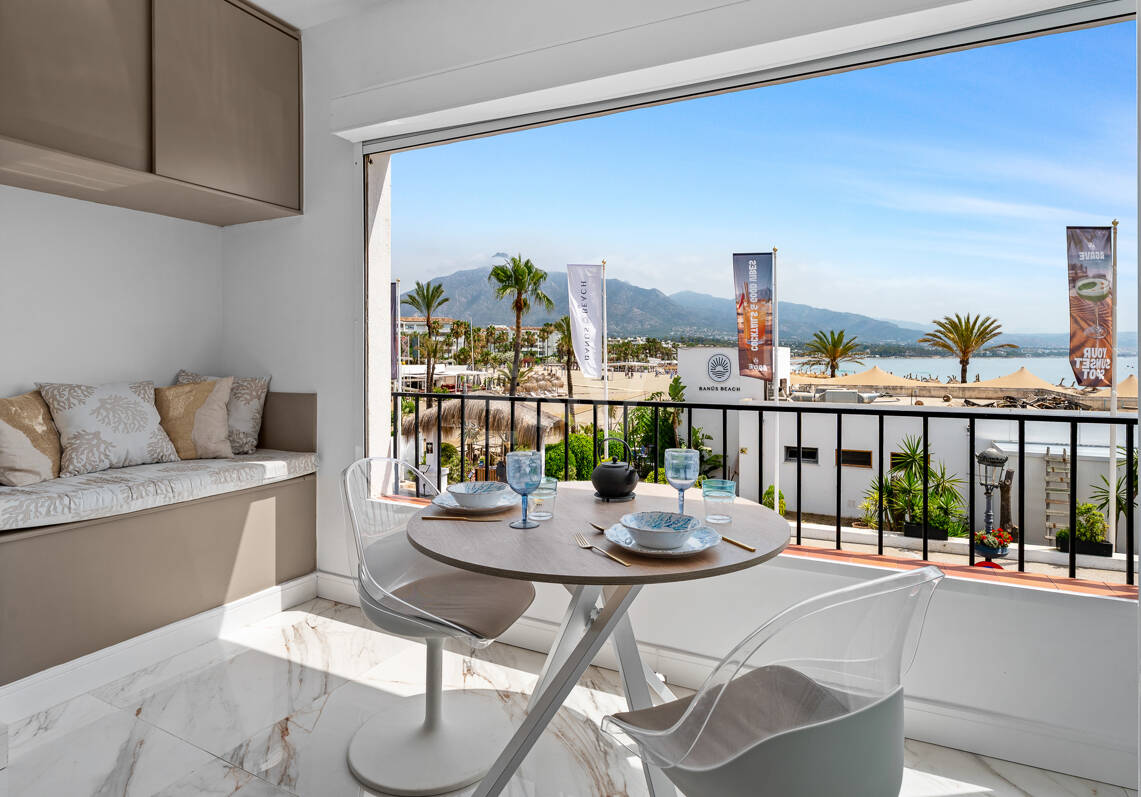 Frontline beach apartment with sea and mountain views in Puerto Banús