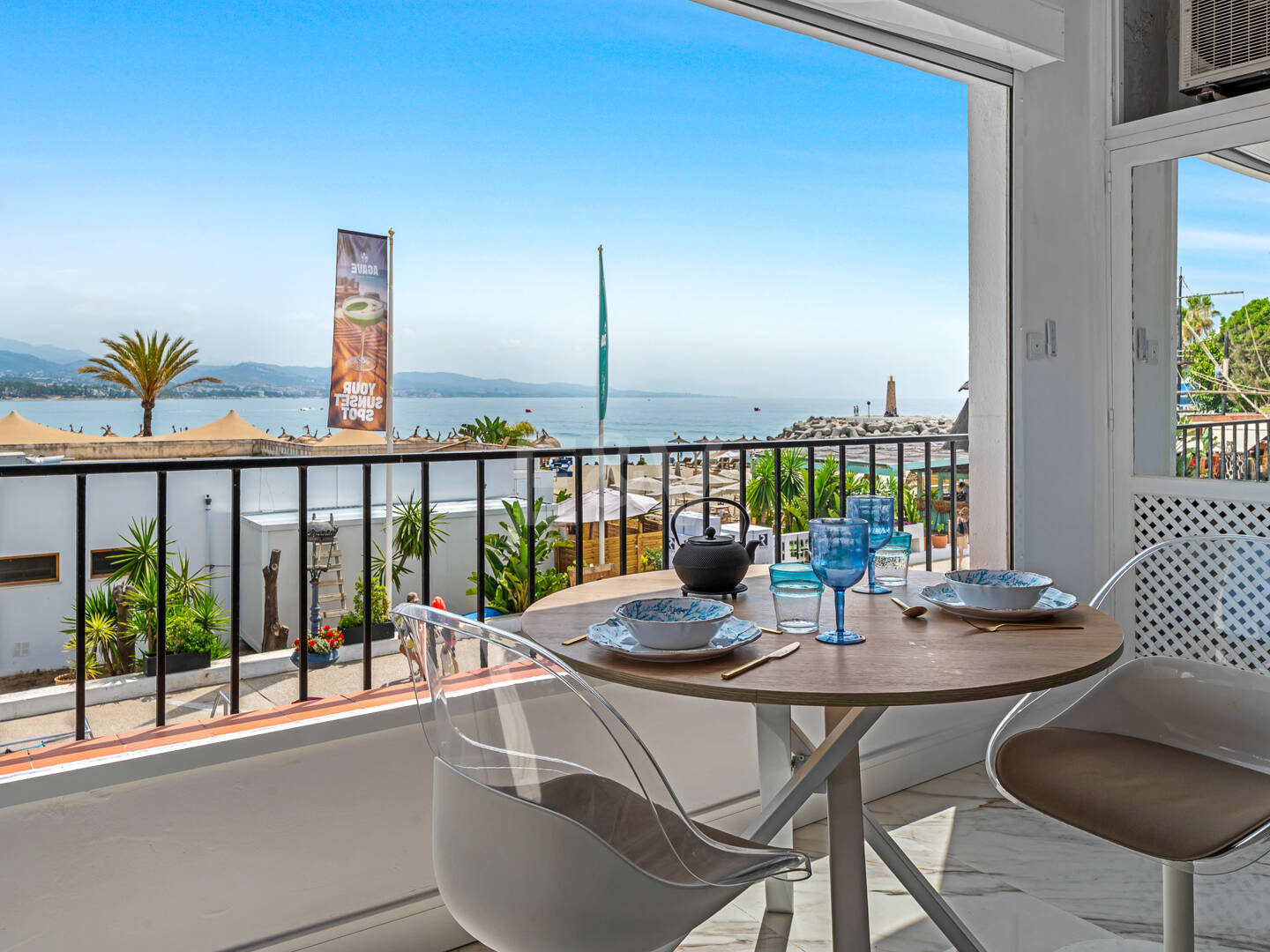 Frontline beach apartment with sea and mountain views
