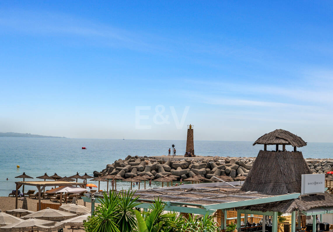 Frontline beach apartment with sea and mountain views in Puerto Banús