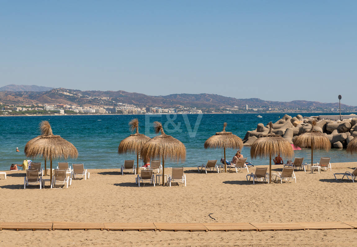 Frontline beach apartment with sea and mountain views