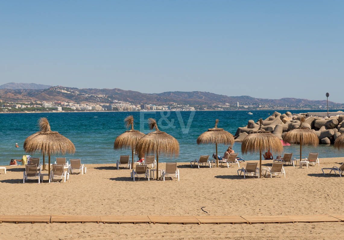 Frontline beach apartment with sea and mountain views in Puerto Banús