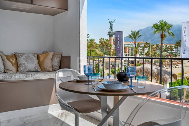 Frontline beach apartment with sea and mountain views