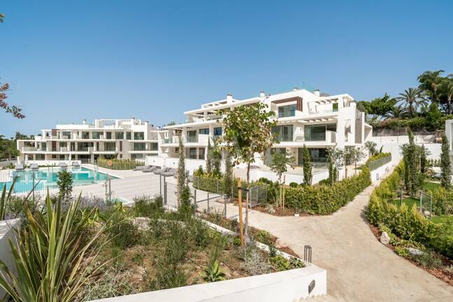 New Luxury Semi Penthouse with Private Rooftop Pool on Marbella's Golden Mile