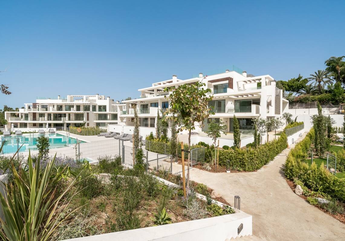 New Luxury Semi Penthouse with Private Rooftop Pool on Marbella's Golden Mile