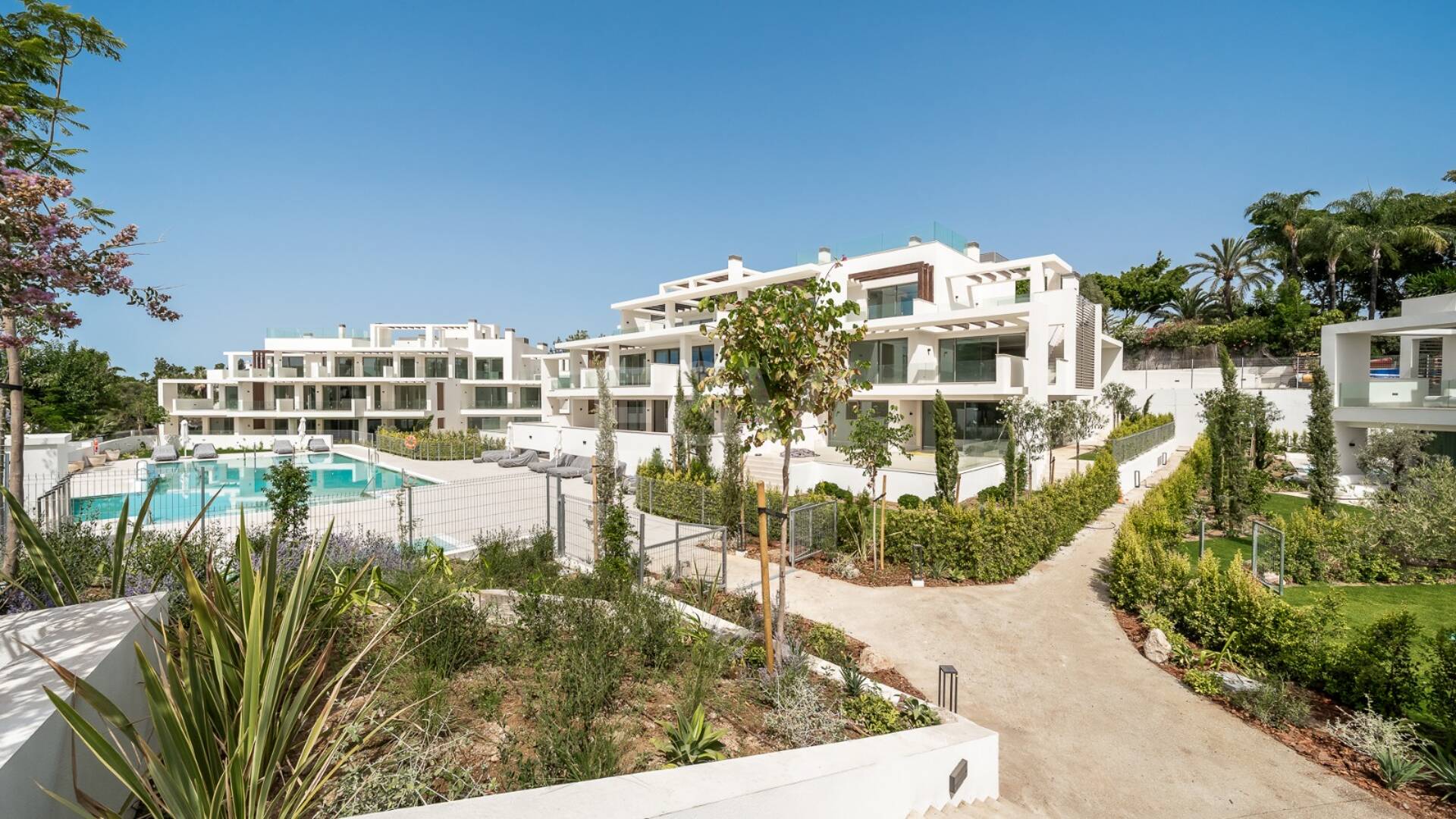 New Luxury Semi Penthouse with Private Rooftop Pool on Marbella's Golden Mile