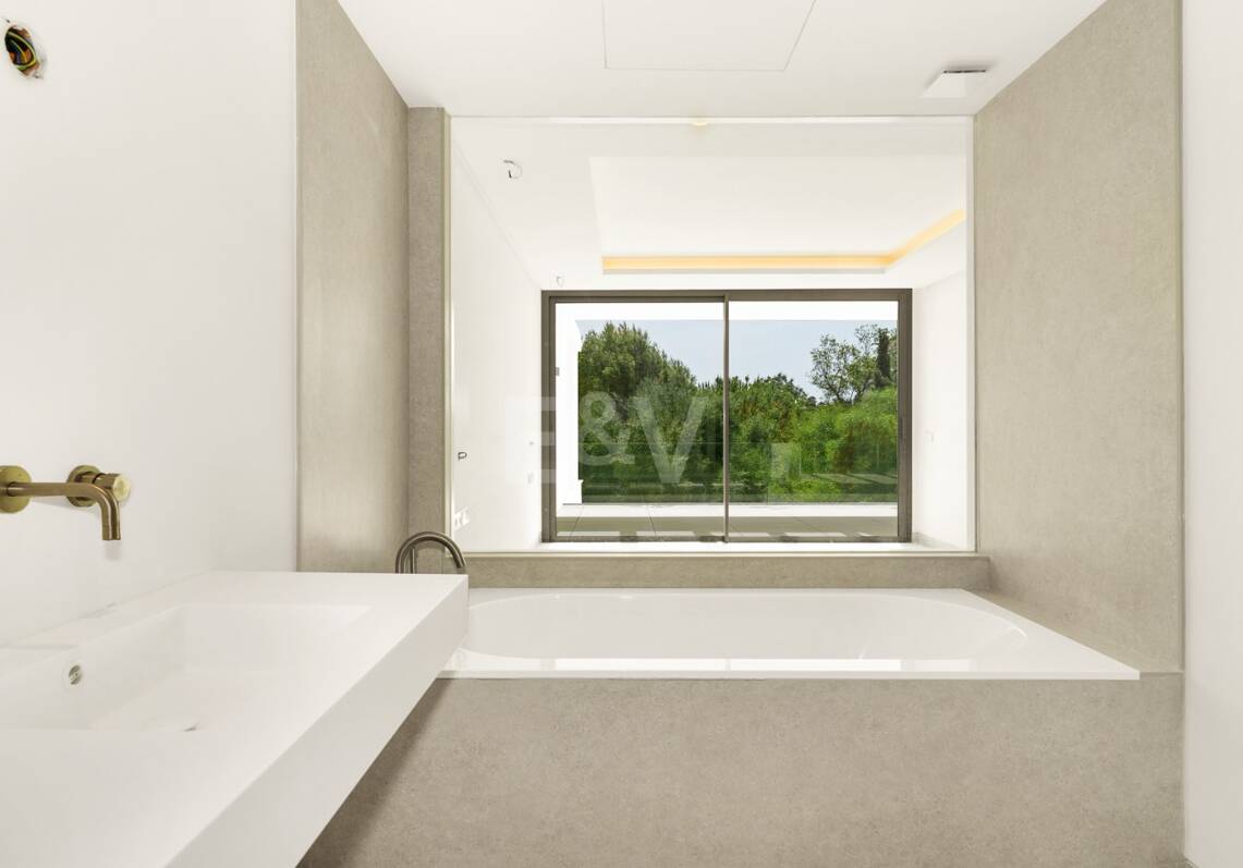 New Luxury Semi Penthouse with Private Rooftop Pool on Marbella's Golden Mile