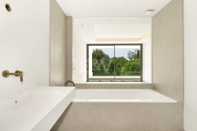 New Luxury Semi Penthouse with Private Rooftop Pool on Marbella's Golden Mile