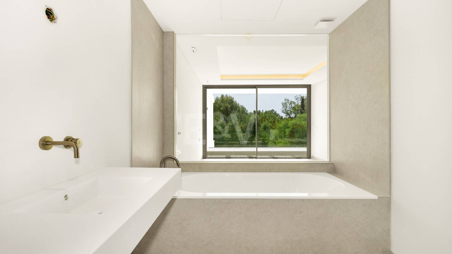 New Luxury Semi Penthouse with Private Rooftop Pool on Marbella's Golden Mile