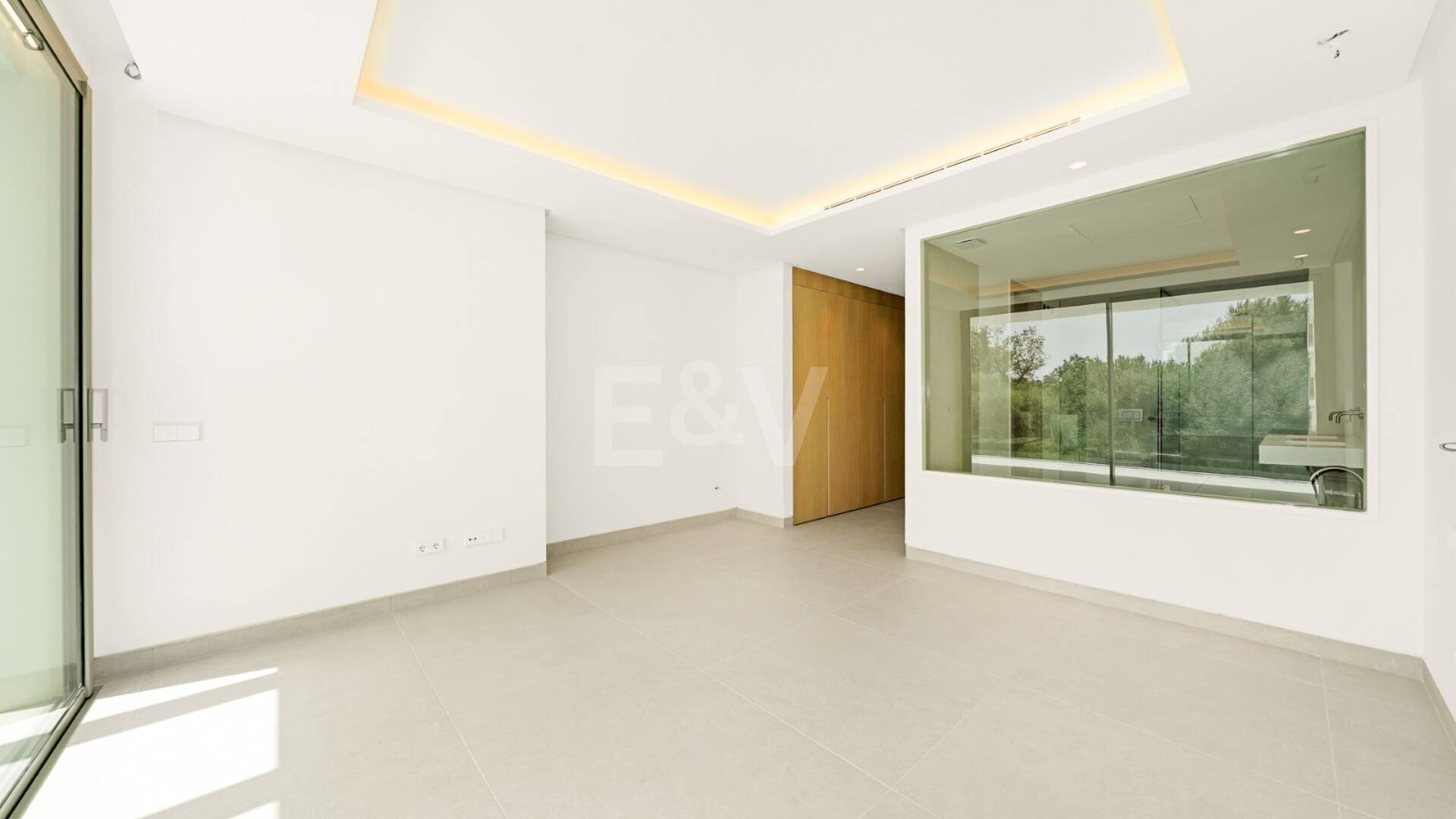 New Luxury Semi Penthouse with Private Rooftop Pool on Marbella's Golden Mile