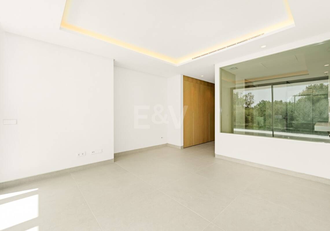 New Luxury Semi Penthouse with Private Rooftop Pool on Marbella's Golden Mile