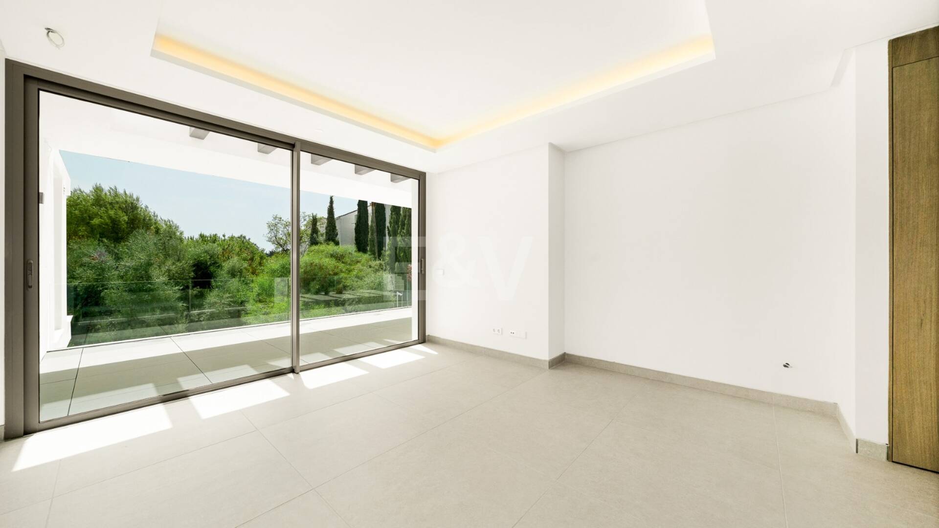 New Luxury Semi Penthouse with Private Rooftop Pool on Marbella's Golden Mile