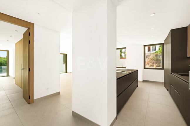 New Luxury Semi Penthouse with Private Rooftop Pool on Marbella's Golden Mile
