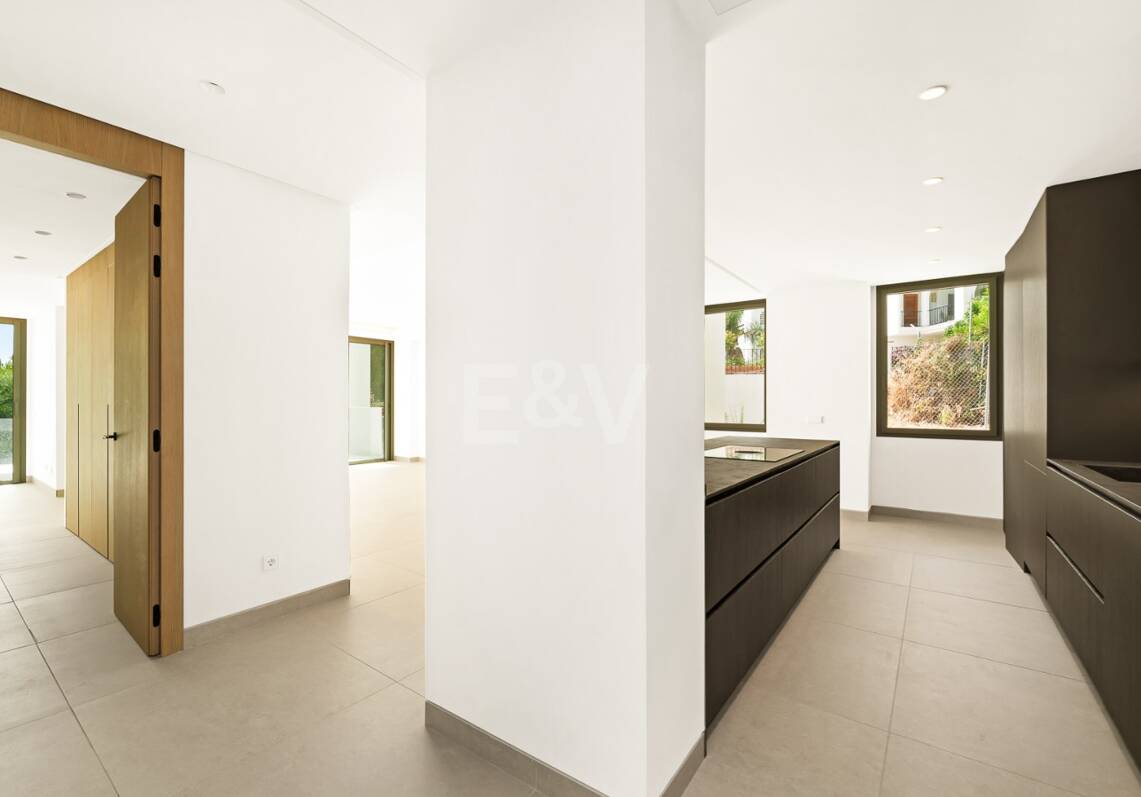 New Luxury Semi Penthouse with Private Rooftop Pool on Marbella's Golden Mile