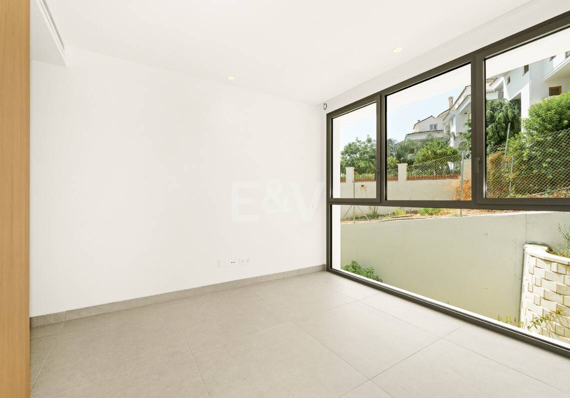 New Luxury Semi Penthouse with Private Rooftop Pool on Marbella's Golden Mile