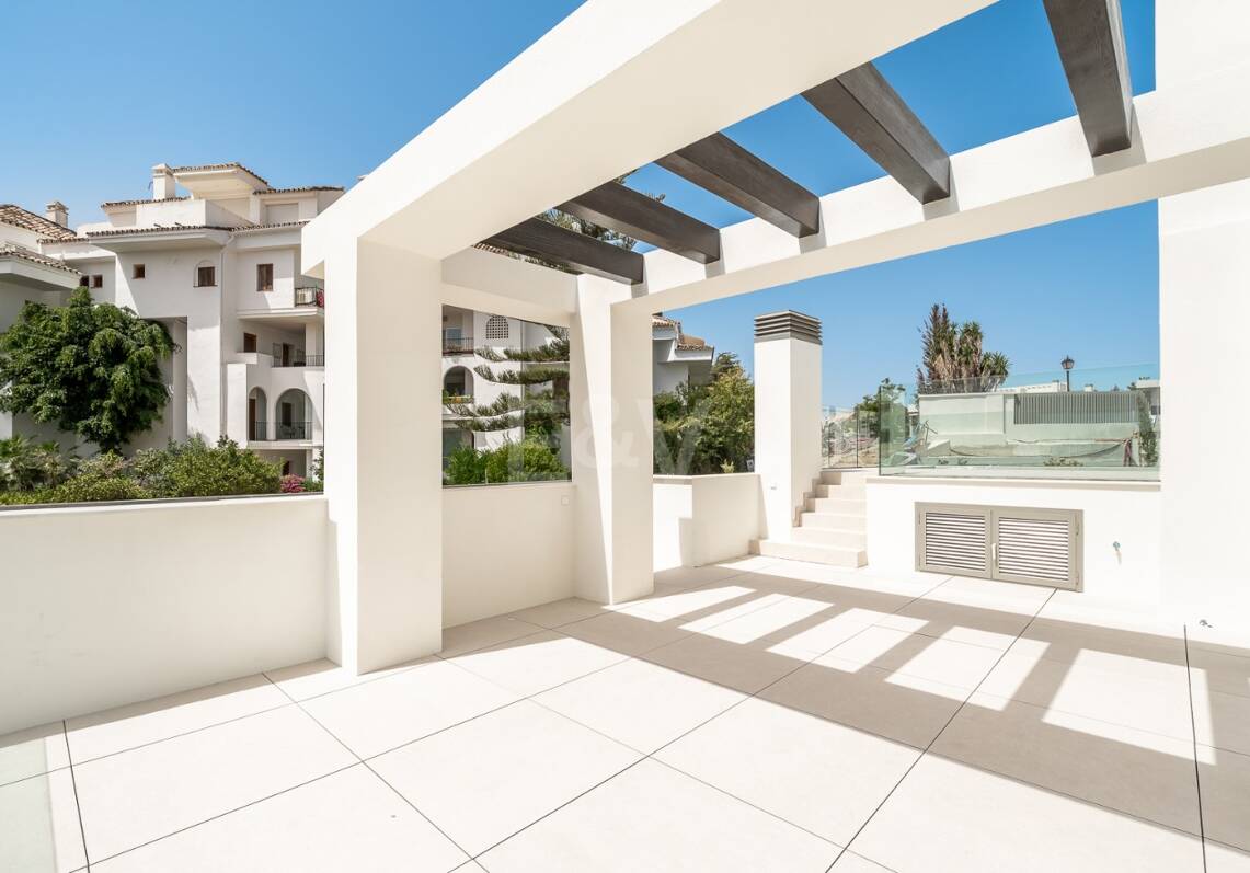 New Luxury Semi Penthouse with Private Rooftop Pool on Marbella's Golden Mile