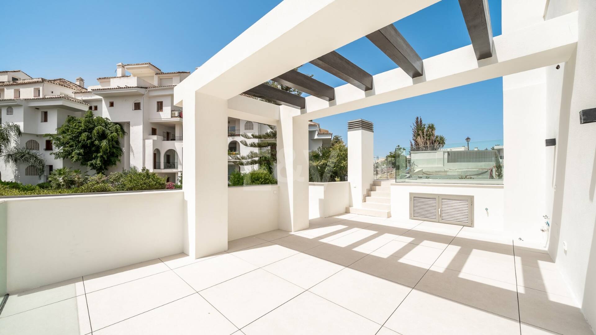 New Luxury Semi Penthouse with Private Rooftop Pool on Marbella's Golden Mile
