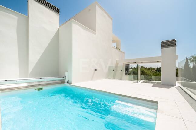 New Luxury Semi Penthouse with Private Rooftop Pool on Marbella's Golden Mile
