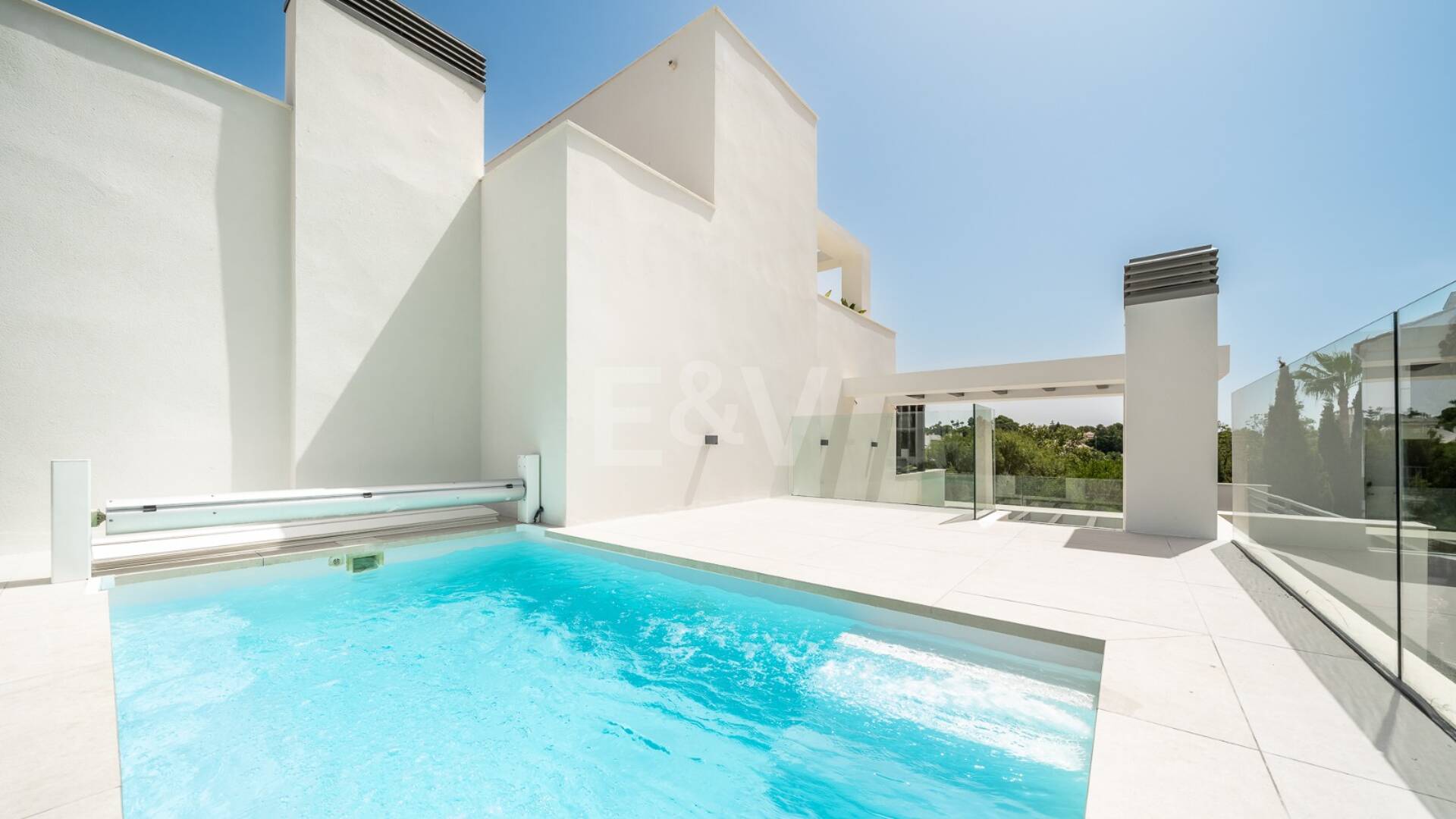 New Luxury Semi Penthouse with Private Rooftop Pool on Marbella's Golden Mile