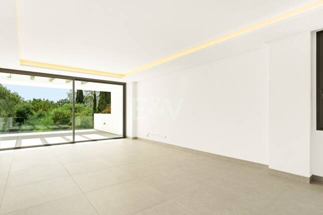 New Luxury Semi Penthouse with Private Rooftop Pool on Marbella's Golden Mile