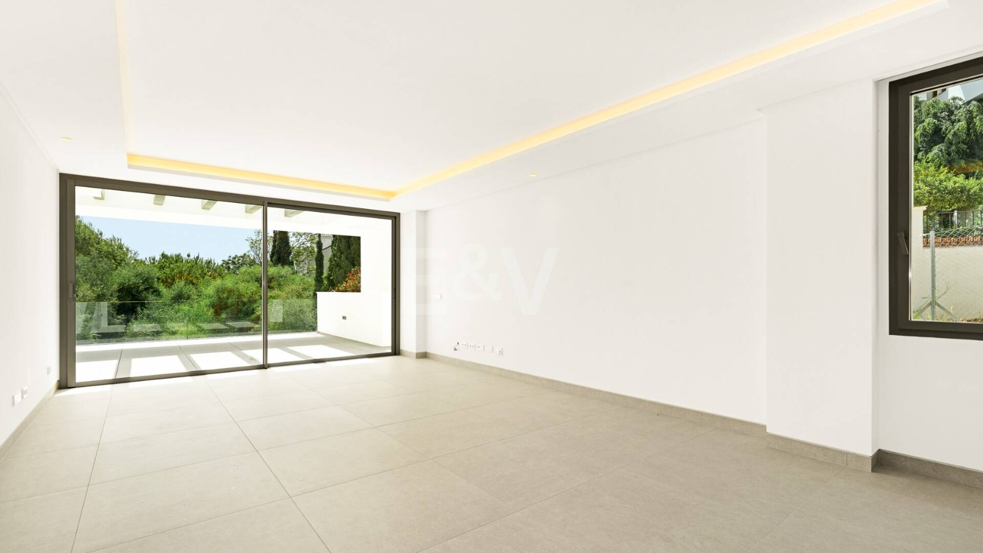 New Luxury Semi Penthouse with Private Rooftop Pool on Marbella's Golden Mile