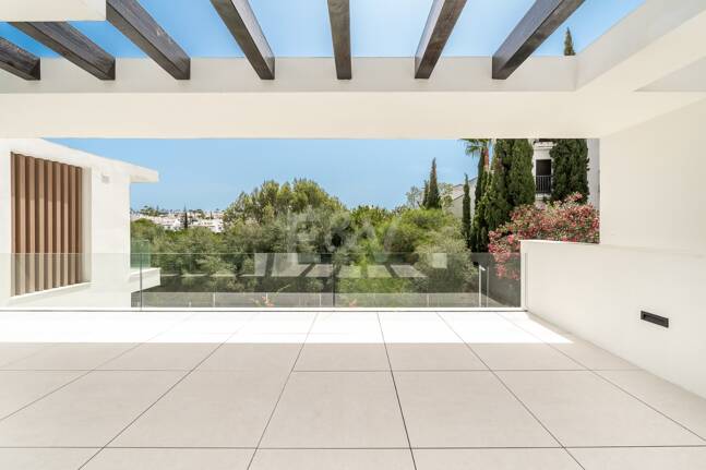 New Luxury Semi Penthouse with Private Rooftop Pool on Marbella's Golden Mile