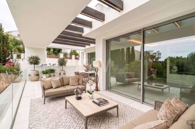 New Luxury Semi Penthouse with Private Rooftop Pool on Marbella's Golden Mile