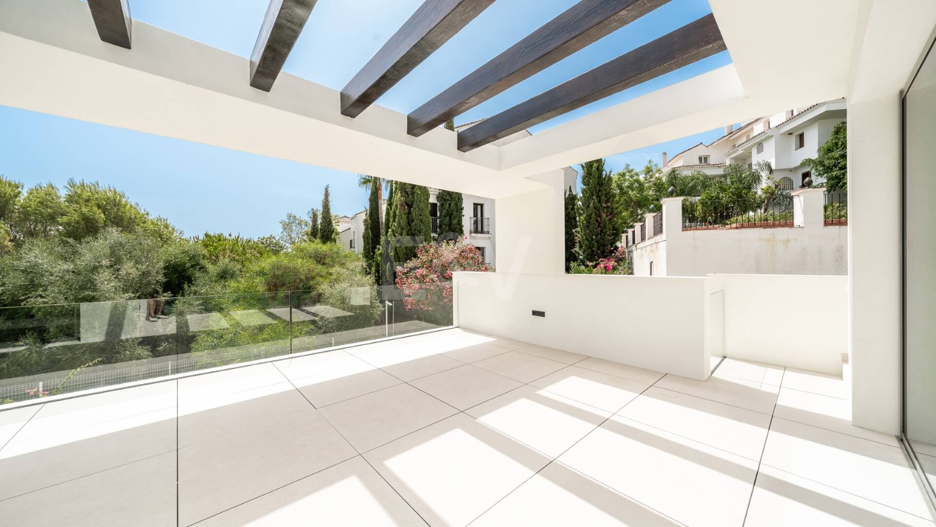 New Luxury Semi Penthouse with Private Rooftop Pool on Marbella's Golden Mile