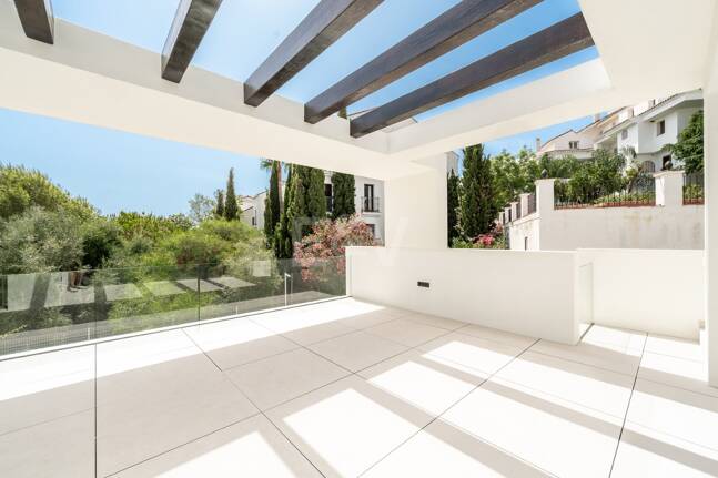 New Luxury Semi Penthouse with Private Rooftop Pool on Marbella's Golden Mile