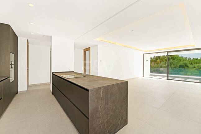 New Luxury Semi Penthouse with Private Rooftop Pool on Marbella's Golden Mile
