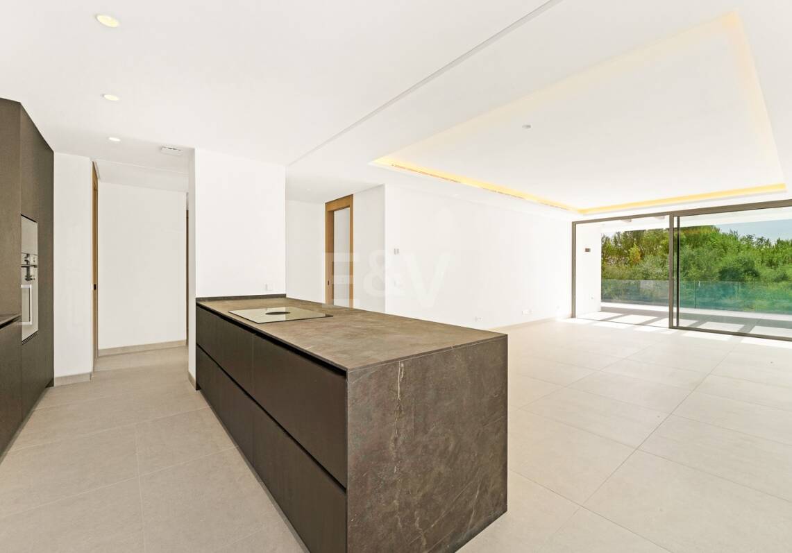 New Luxury Semi Penthouse with Private Rooftop Pool on Marbella's Golden Mile