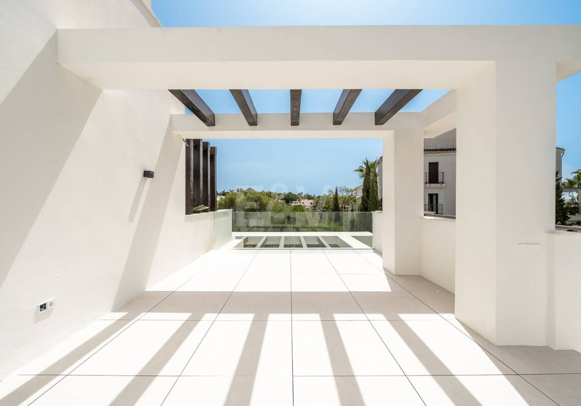 New Luxury Semi Penthouse with Private Rooftop Pool on Marbella's Golden Mile