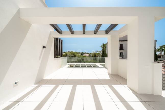 New Luxury Semi Penthouse with Private Rooftop Pool on Marbella's Golden Mile