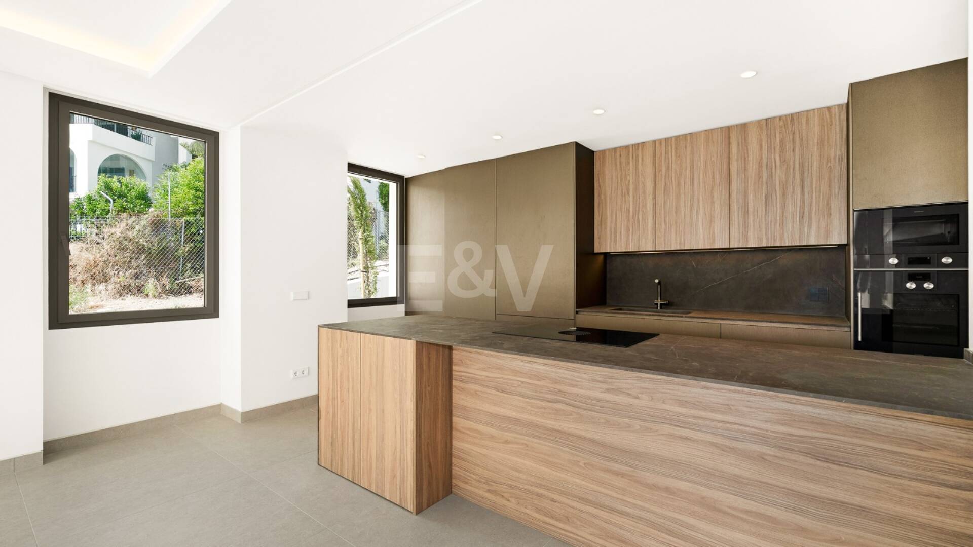 New Luxury Semi Penthouse with Private Rooftop Pool on Marbella's Golden Mile