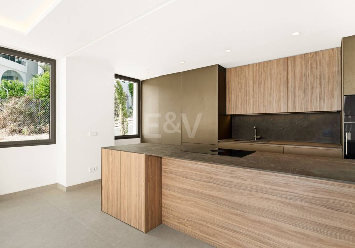 New Luxury Semi Penthouse with Private Rooftop Pool on Marbella's Golden Mile