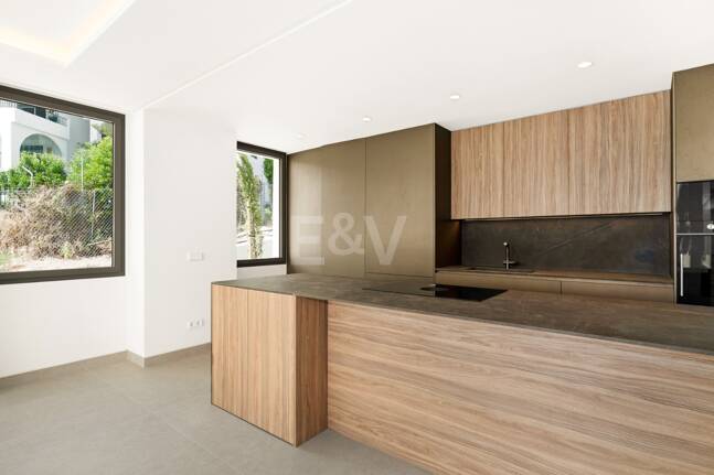 New Luxury Semi Penthouse with Private Rooftop Pool on Marbella's Golden Mile