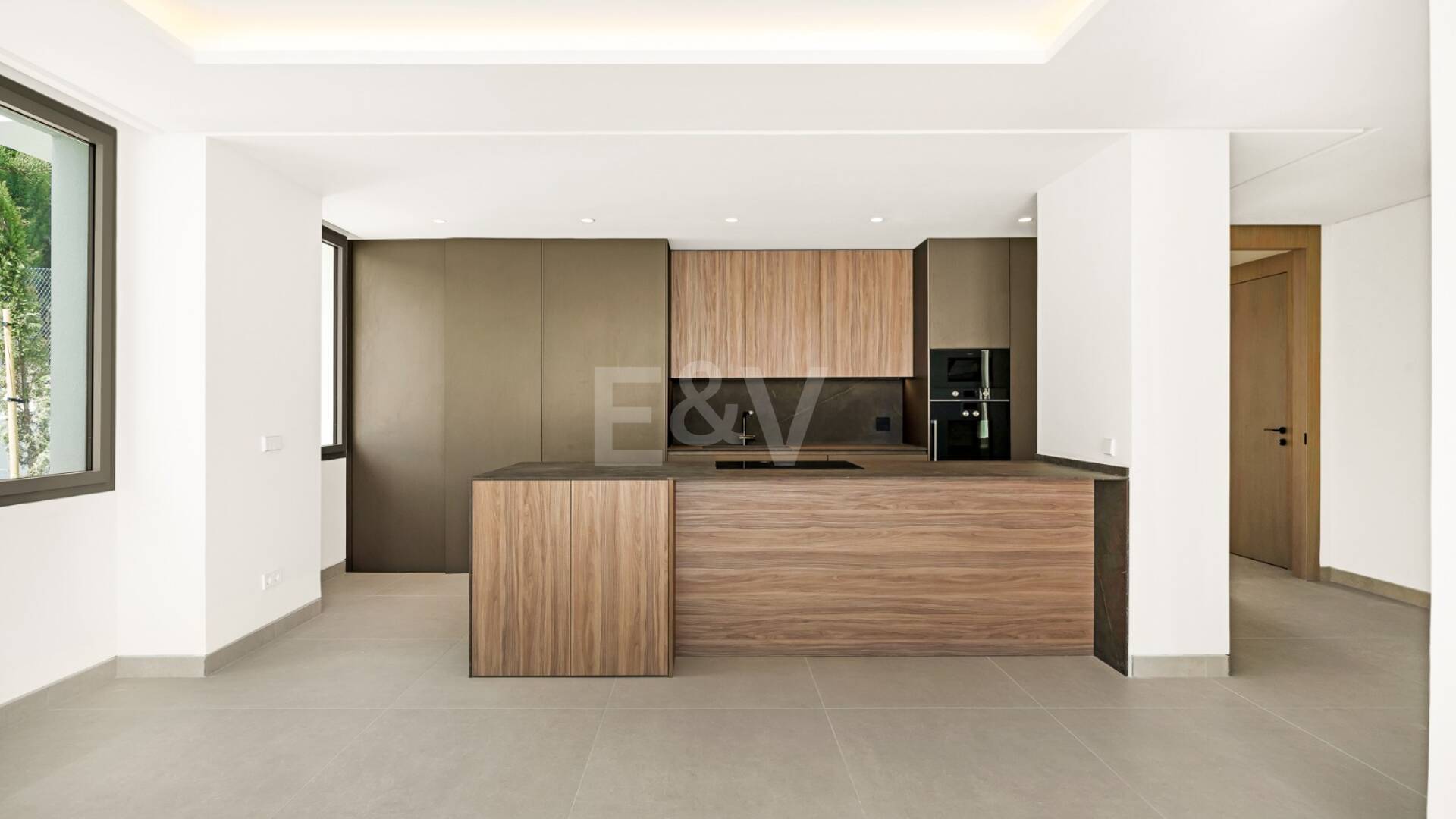 New Luxury Semi Penthouse with Private Rooftop Pool on Marbella's Golden Mile
