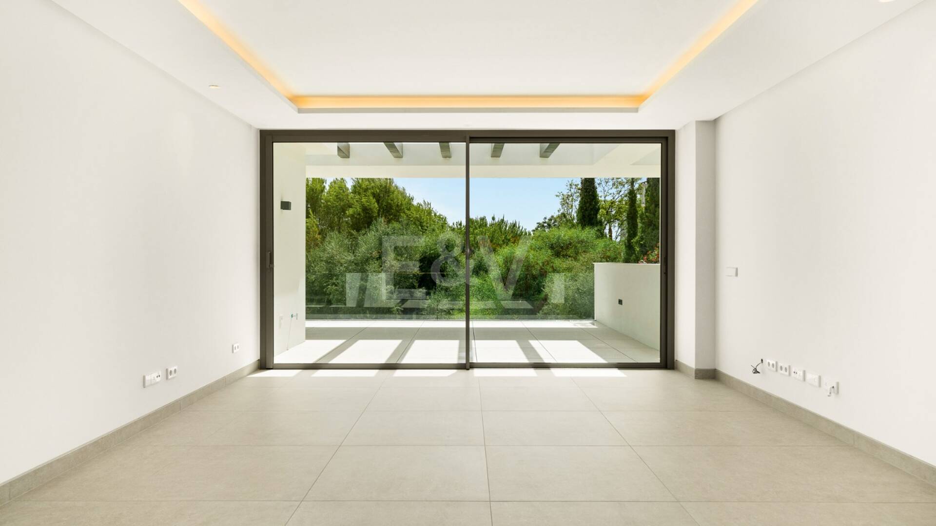 New Luxury Semi Penthouse with Private Rooftop Pool on Marbella's Golden Mile