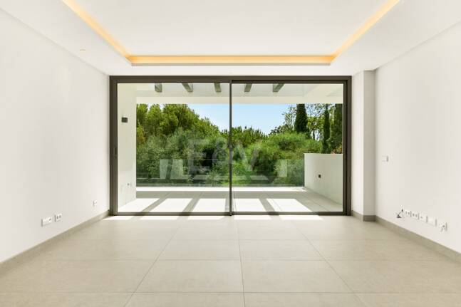 New Luxury Semi Penthouse with Private Rooftop Pool on Marbella's Golden Mile