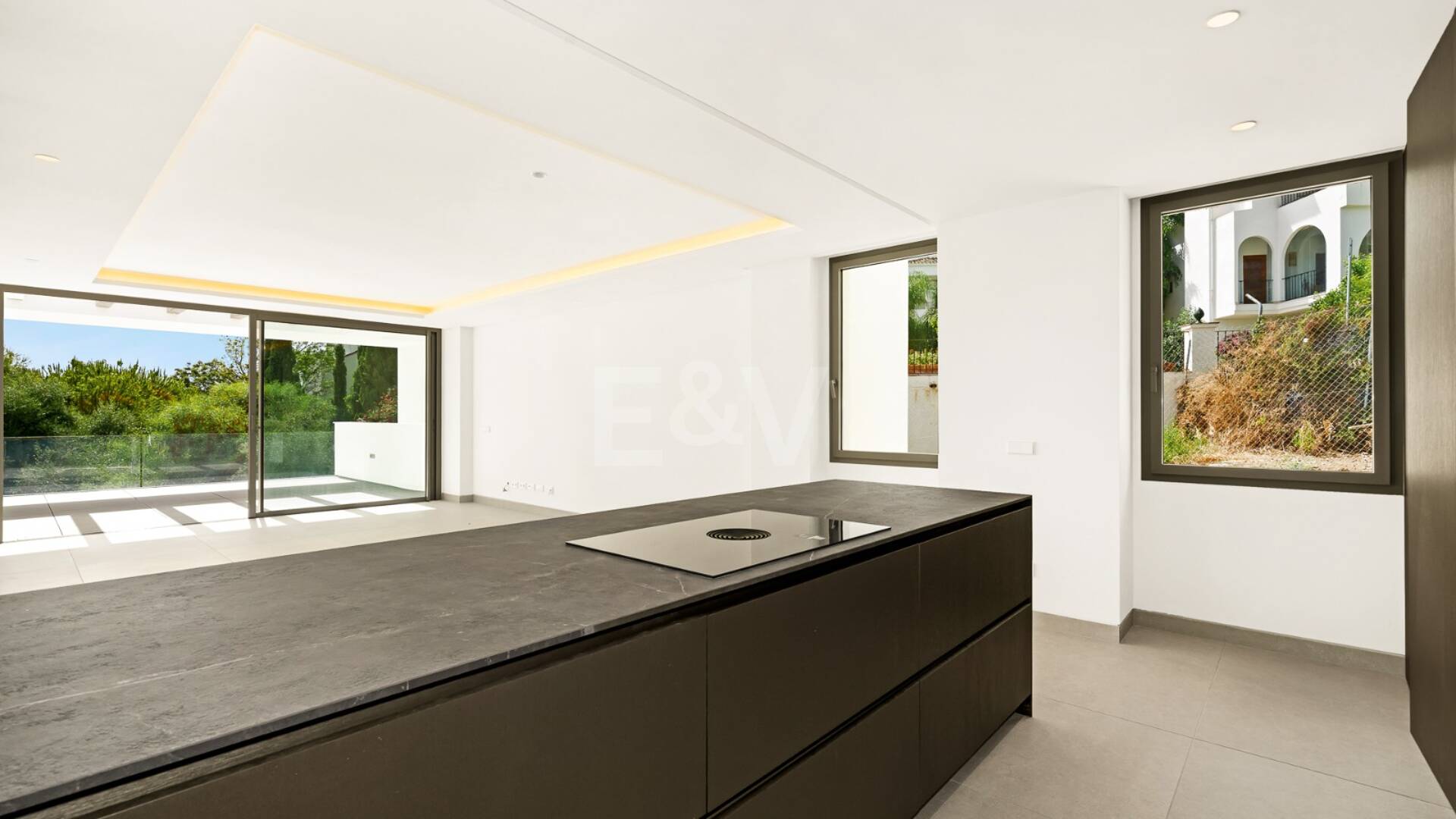 New Luxury Semi Penthouse with Private Rooftop Pool on Marbella's Golden Mile