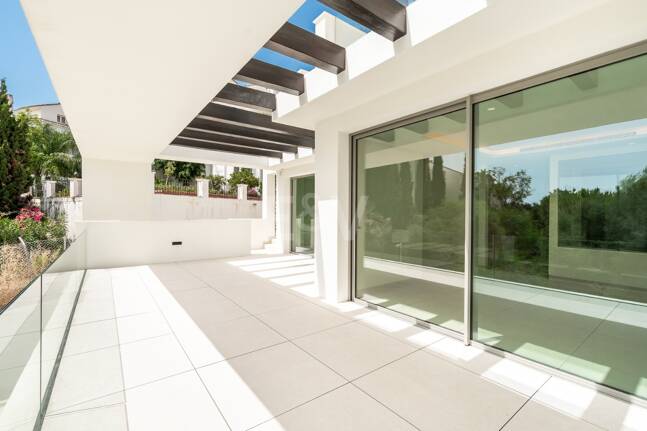 New Luxury Semi Penthouse with Private Rooftop Pool on Marbella's Golden Mile