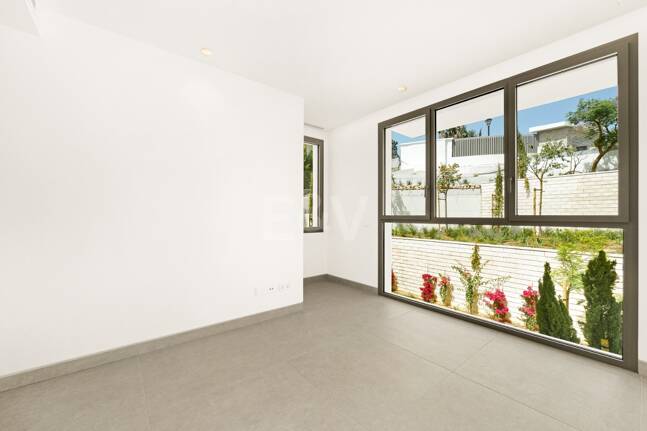 New Luxury Semi Penthouse with Private Rooftop Pool on Marbella's Golden Mile