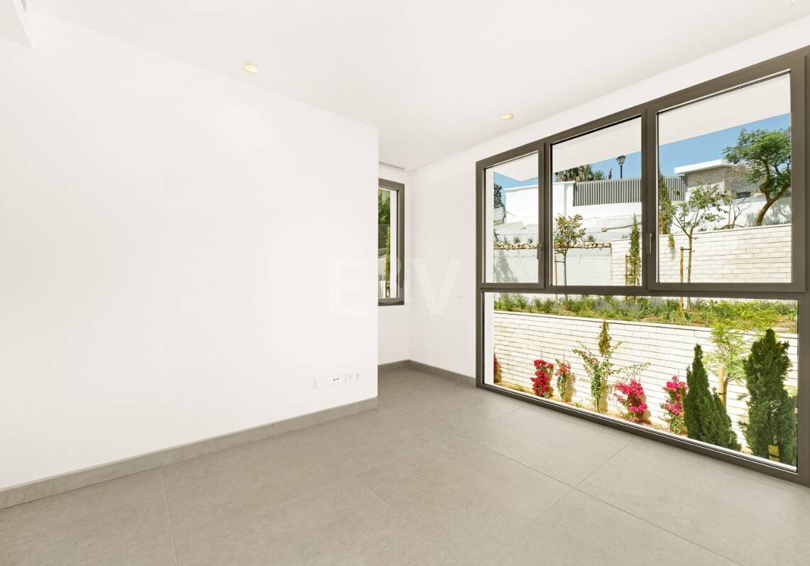 New Luxury Semi Penthouse with Private Rooftop Pool on Marbella's Golden Mile