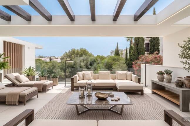 New Luxury Semi Penthouse with Private Rooftop Pool on Marbella's Golden Mile